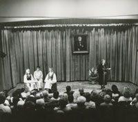 Skaitė R. Staliliūnaitė ir A. Zekas
