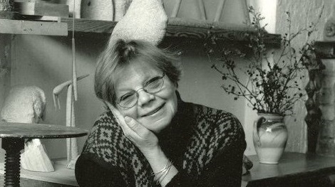 Dalia Striogienė Kaune pradėjo dirbti iš karto po bibliotekininkystės studijų Vilniaus universitete: 1959 m. – Respublikinėje bibliotekoje, o 1963 m. jai persikėlus į Vilnių – Kauno viešojoje bibliotekoje, Skaityklos vedėja.