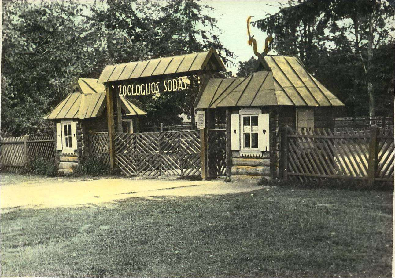 Zoologijos sodo vartai apie 1950–1955 m. [Iš J. Palio asmeninės kolekcijos]