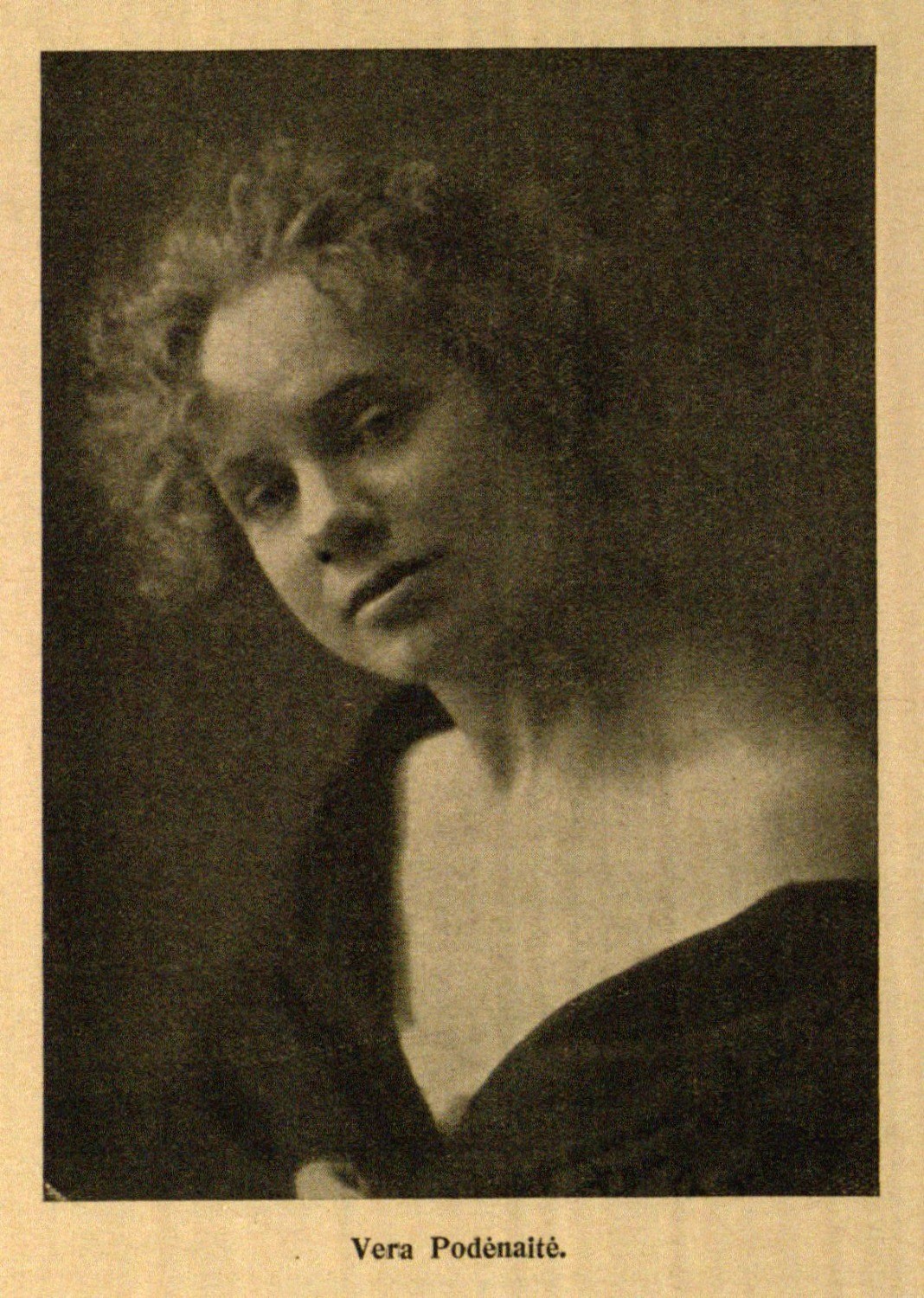 Vera Podėnaitė // Naujoji Romuva. – 1932, Nr. 45, p. 981.