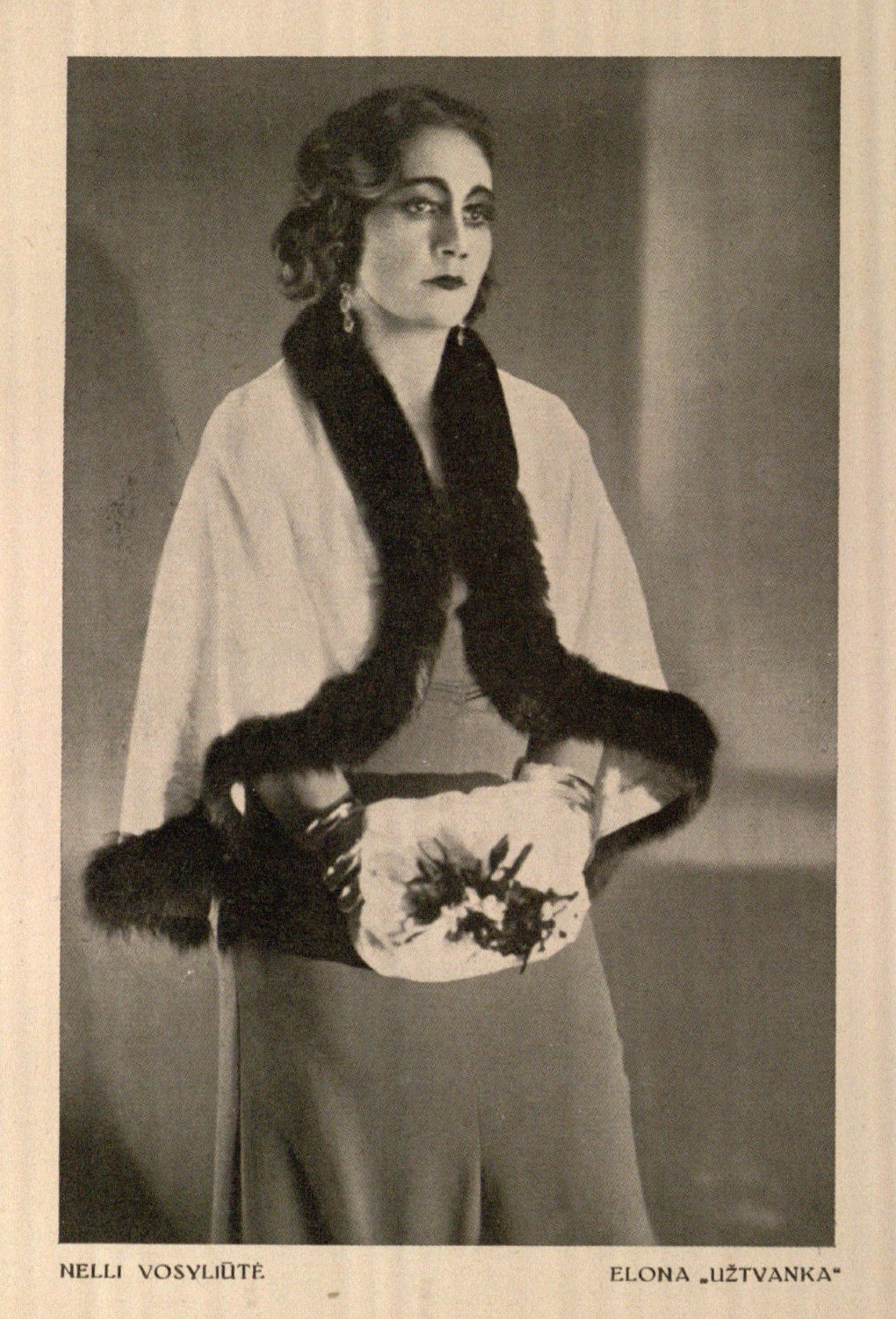 Nelli Vosyliūtė Elena „Užtvanka“: Brėdikytės foto // Muzika ir teatras. – 1933, Nr. 1, įklij.