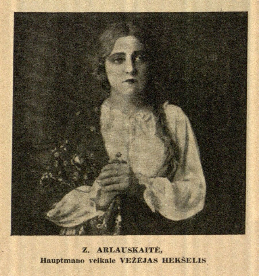 Z. Arlauskaitė, Hauptmano veikale Vežėjas Hekšelis: [nuotr. prie S. Aukštaičio straipsnio „Moteris lietuvių dramos teatre“] // Naujoji Romuva. – 1936, Nr. 39, p. 740.