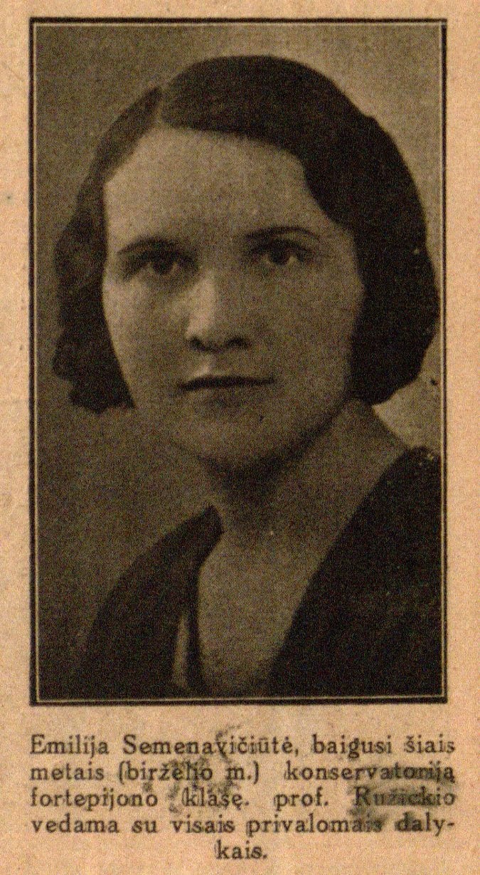 Emilija Semenavičiūtė, baigusi šiais metais (birželio m.) kursus fortepijono klasę, prof. Ružickio vedamą su visais privalomais dalykais // Naujas žodis. – 1932, Nr. 13, p. 244.