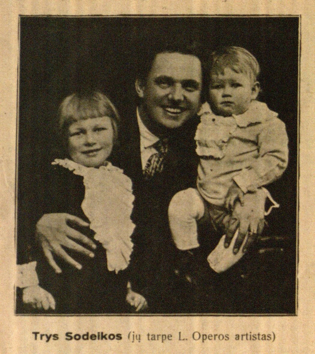 Trys Sodeikos (jų tarpe L. Operos artistas) // Naujas žodis. – 1928, Nr. 10/11, p. 22.