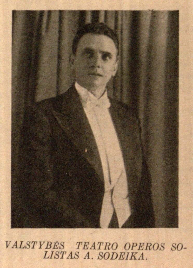 Valstybės teatro operos solistas A. Sodeika // Jaunoji karta. – 1935, Nr. 9, p. 182.
