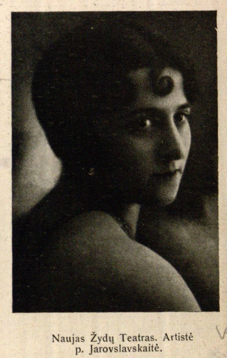 Naujas žydų teatras. Artistė p. [Zlata] Jarovslavskaitė: [tikr. Zlata Jaroslavskaitė-Bukancienė] // 7 meno dienos. – 1929, Nr. 37, p. 9.