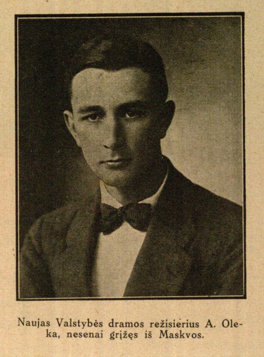Naujas Valstybės dramos režisierius A. Oleka, neseniai grįžęs iš Maskvos // Naujas žodis. – 1929, Nr. 17, p. 9.