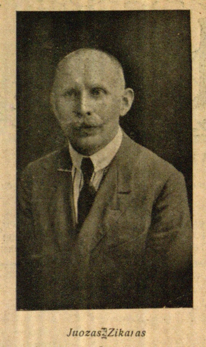 Juozas Zikaras: [nuotrauka prie V. Bičiūno straipsnio „Juozo Zikaro kūryba“] // Krivulė. – 1925, Nr. 17, p. 314.