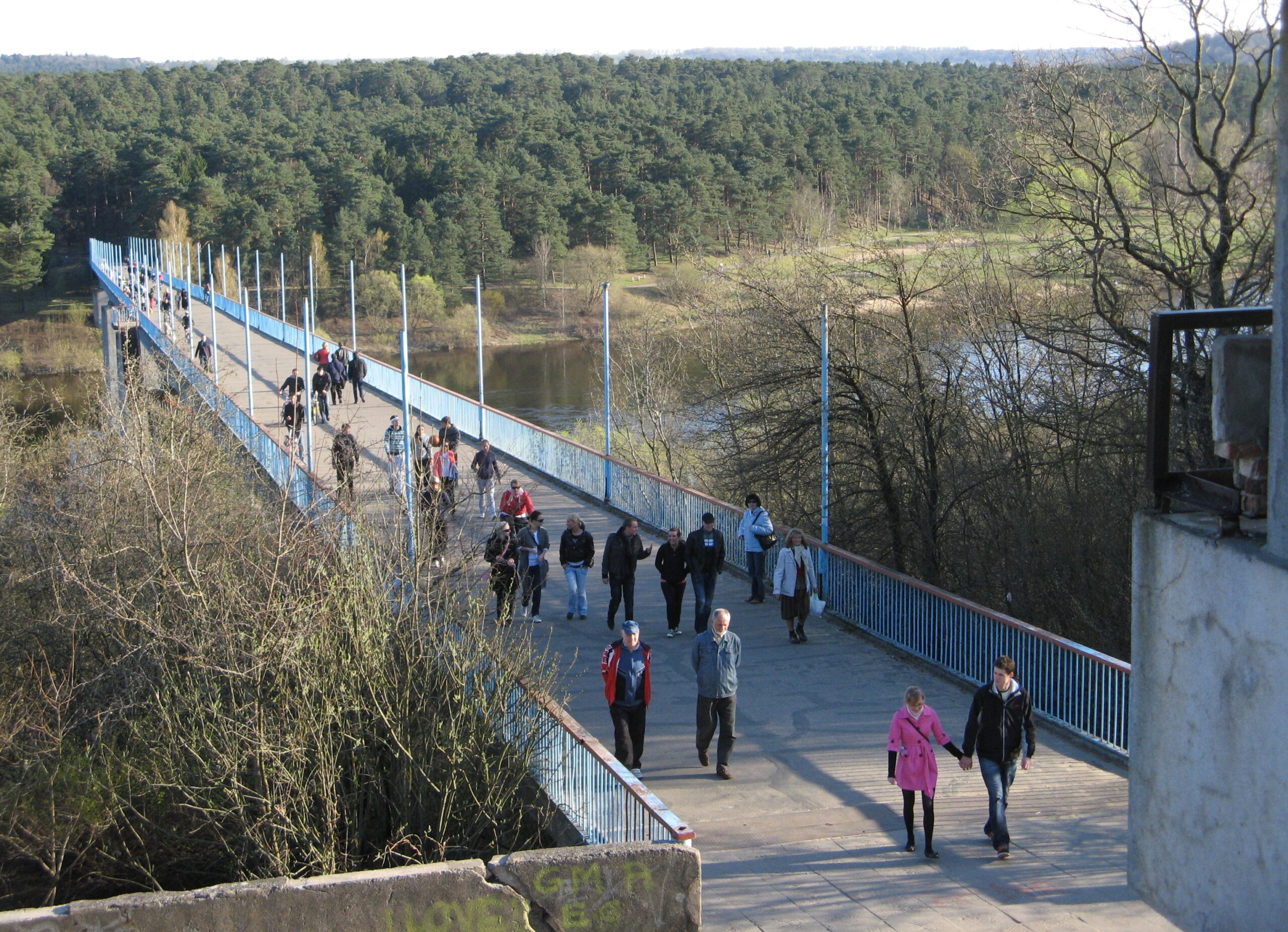 Pėsčiųjų (Trijų mergelių) tiltas per Nemuną į Panemunės šilą. 2010 m. Fotogr. D. Giniuvienė [Iš KAVB fondų]