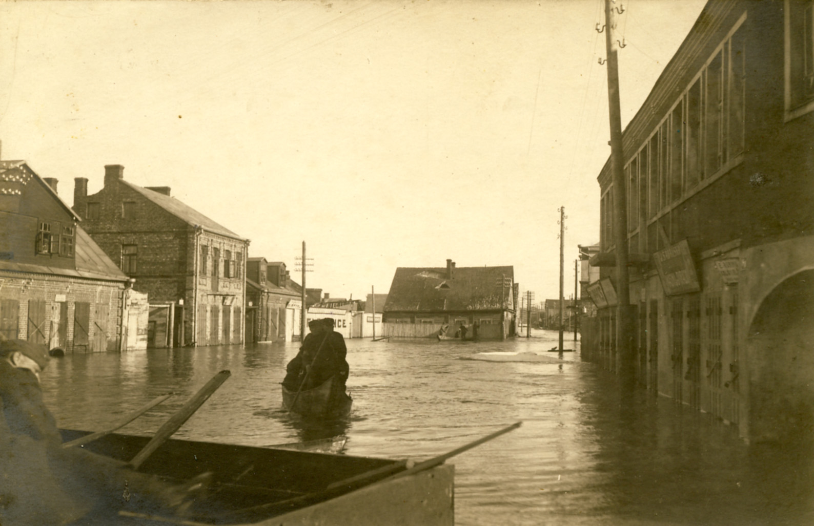 Potvynis Jonavos gatvėje. 1930 m.