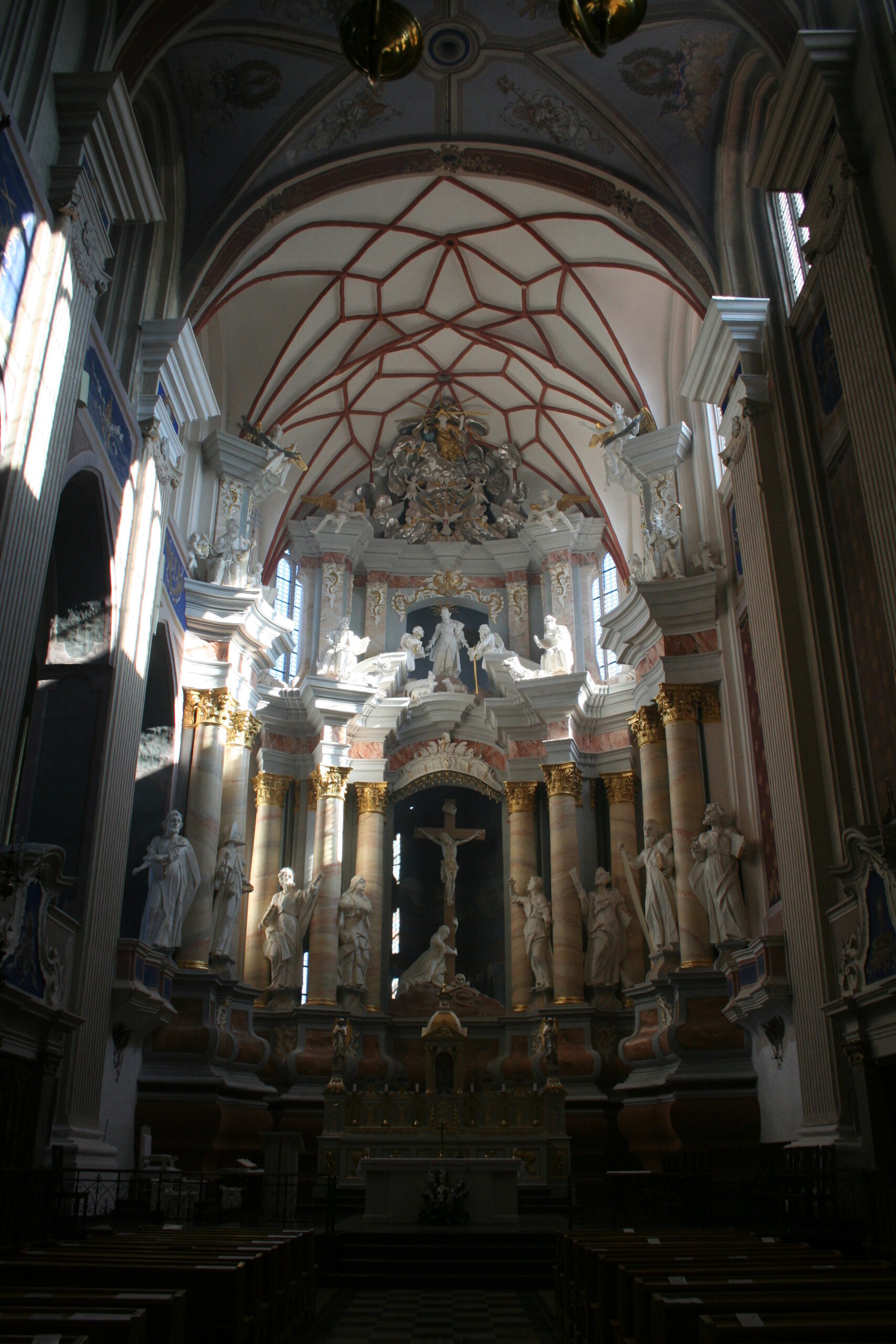 Šv. Apaštalų Petro ir Povilo arkikatedros bazilikos centrinis altorius. 2011 m.