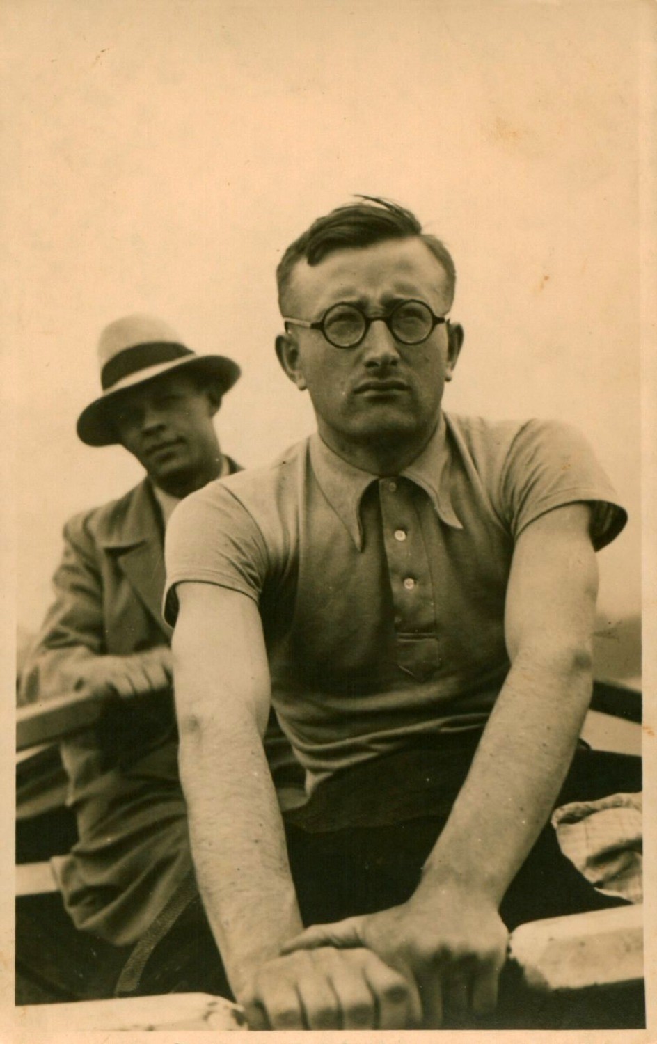 Juozas Ambrazevičius ir Antanas Vaičiulaitis valtyje. Prancūzija. 1936. MLLM GEK 48938.