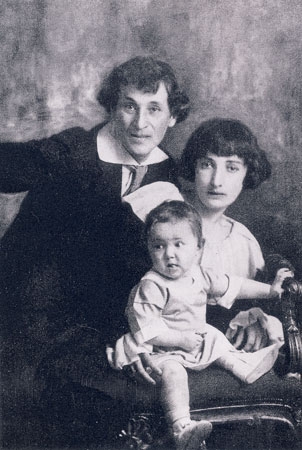 M. Šagalas su žmona Bela ir dukterimi Ida. 1917 m.