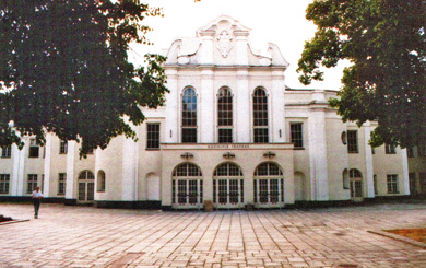 Kauno valstybinis muzikinis teatras. Apie 1996 m.