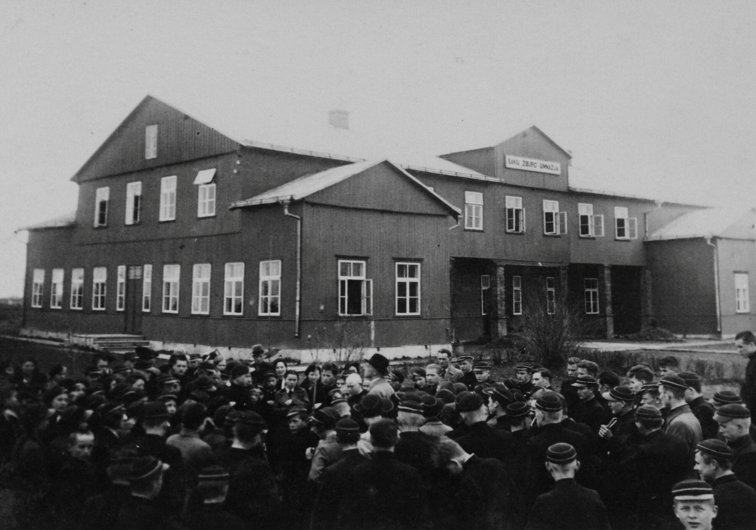 Šakių „Žiburio“ gimnazija. 1937 m.