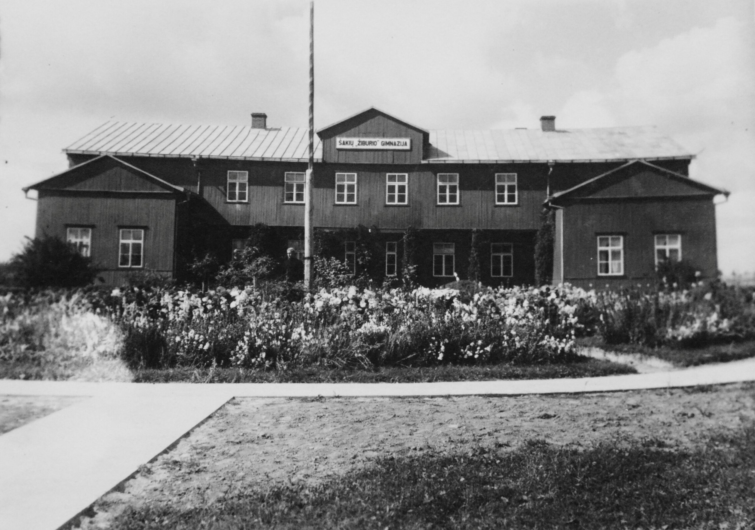 Šakių „Žiburio“ gimnazija. 1937 m.