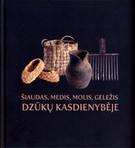 Rasa Stanevičiūtė „Šiaudas, medis, molis, geležis dzūkų kasdienybėje: Alytaus kraštotyros muziejaus etnografijos rinkinio vertybės“