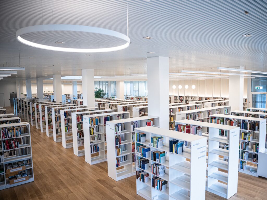 Nuo birželio 25 d. gyventojai Ąžuolyno bibliotekoje galės pasiimti nurašytas knygas