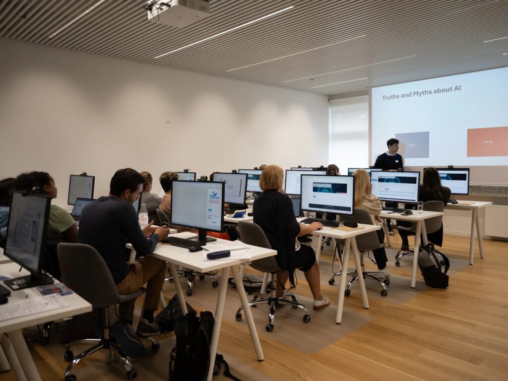 Vien išmokti naudotis dirbtinio intelekto įrankiais neužtenka. Ar tikrai žinome apie keliamas rizikas?