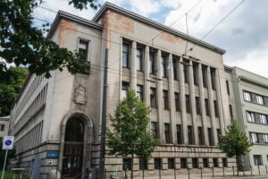 Antras bibliotekos pastatas yra K. Donelaičio gatvėje 8.