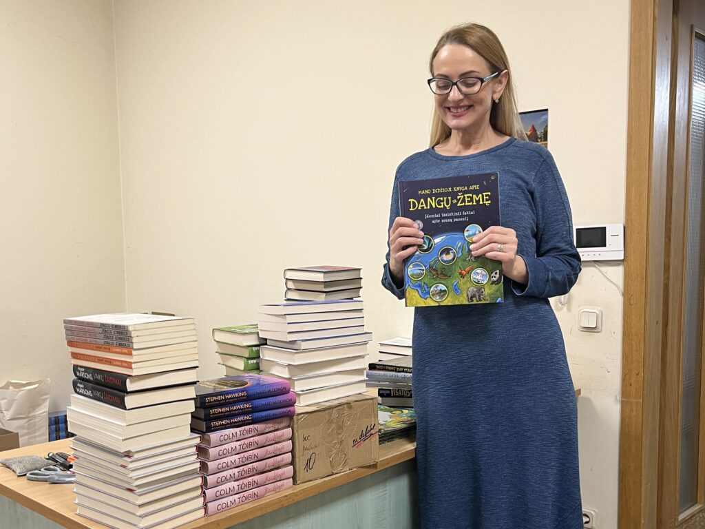 Iniciatyvos „Bibliotekų knygų Kalėdos“ metu dovanotos knygos jau iškeliavo pas vaikus į ligonines bei dienos centrus