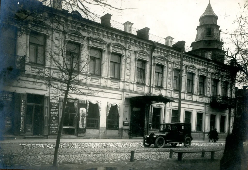 Kaunas. Viešbutis „Lietuva“ iš išorės, XX a. 4 deš., Vytauto Didžiojo karo muziejus