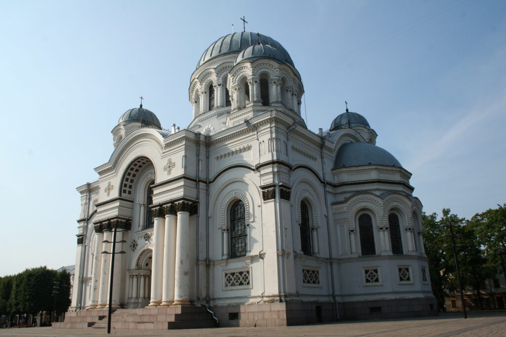 Kauno Šv. Arkangelo Mykolo (Įgulos) bažnyčia. 2010 m. Fotogr. A. Skrockaitė [Kauno apskrities viešoji Ąžuolyno biblioteka]