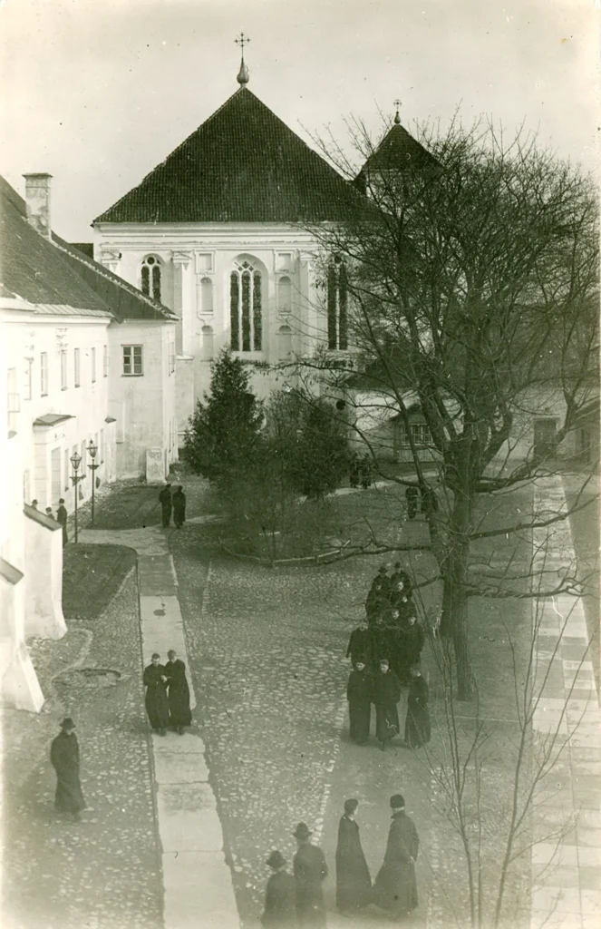 Kauno kunigų seminarijos vidinis kiemas, apie 1930 m., Kauno miesto muziejus