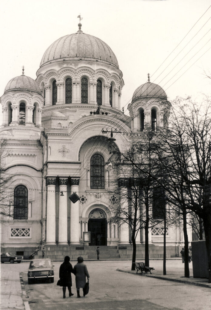 Vitražo ir skulptūros galerija. Apie 1980 m. [Aleksandro Pleskačiausko rankraščių apie Kauną rinkinys. – 14, Centras, Laisvės alėja (nuotraukų rinkinys) (Aleksandras Pleskačiauskas). – Kaunas, 1980–1982. Kauno apskrities viešoji biblioteka]