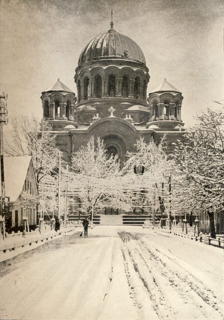 Soboras žiemą [Sous le ciel pâle de Lithuanie / Jean Mauclère. – Paris, Plon-Nourrit, 1926. – [9] įklija tarp 32 ir 33 p.]